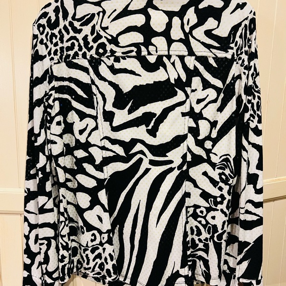 Large Cache Sequin Covered Western Style Shirt with Silver Colored Snaps - Picture 6 of 6